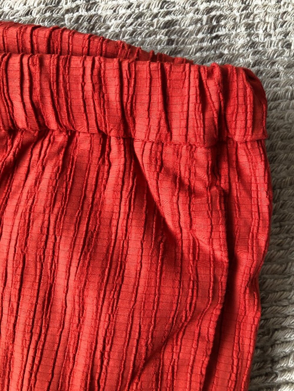 Red Textured Easy Pants - Picture 4 of 7